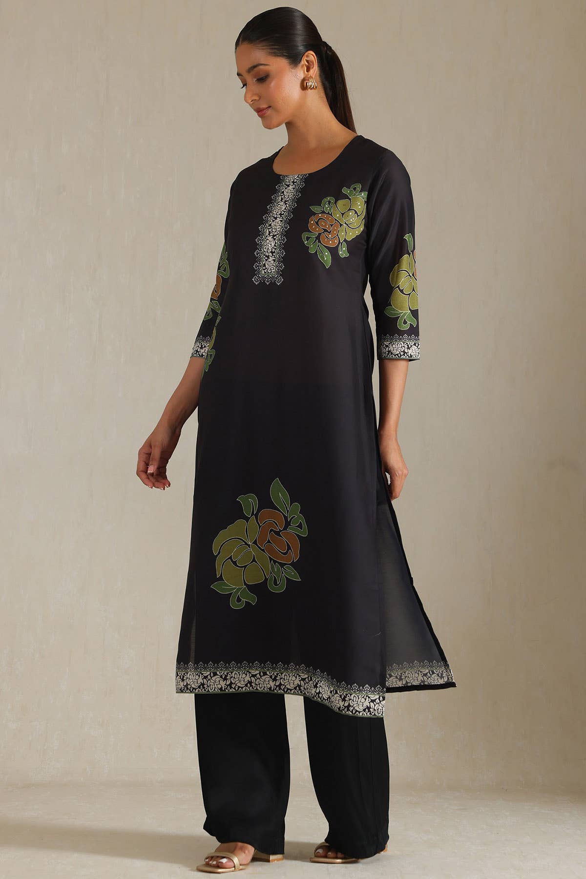 Black Muslin Botanical Print Kurta - View 3